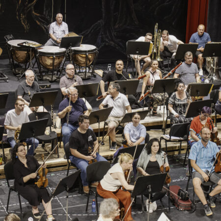 Photo from the masterclass sessions with conductor Gaddiel Dombrowner
